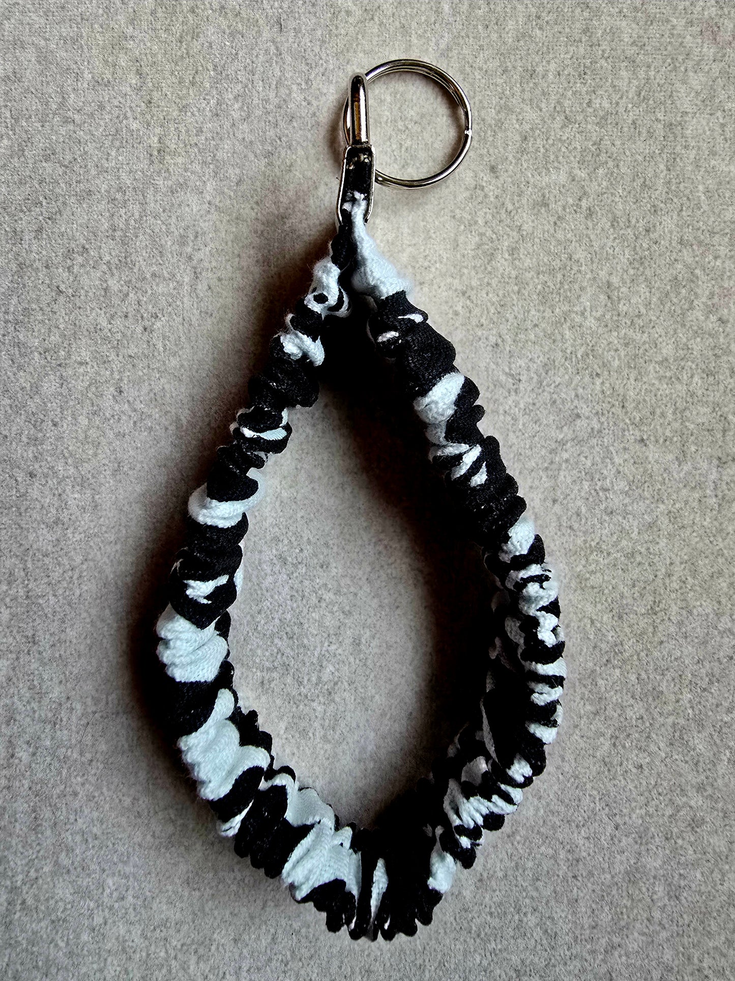 Scrunchie Wristlet - Black/White