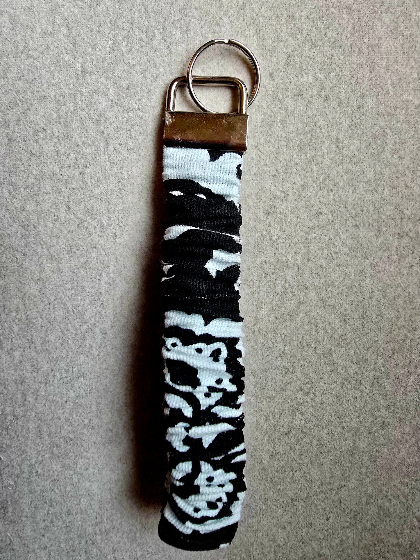 Scrunchie Wristlet - Black/White